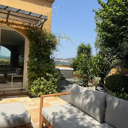 Maison Avec Vue Sur Le Chateau Et Jacuzzi كوغولين