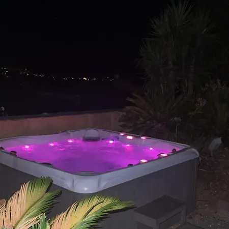 Maison Avec Vue Sur Le Chateau Et Jacuzzi